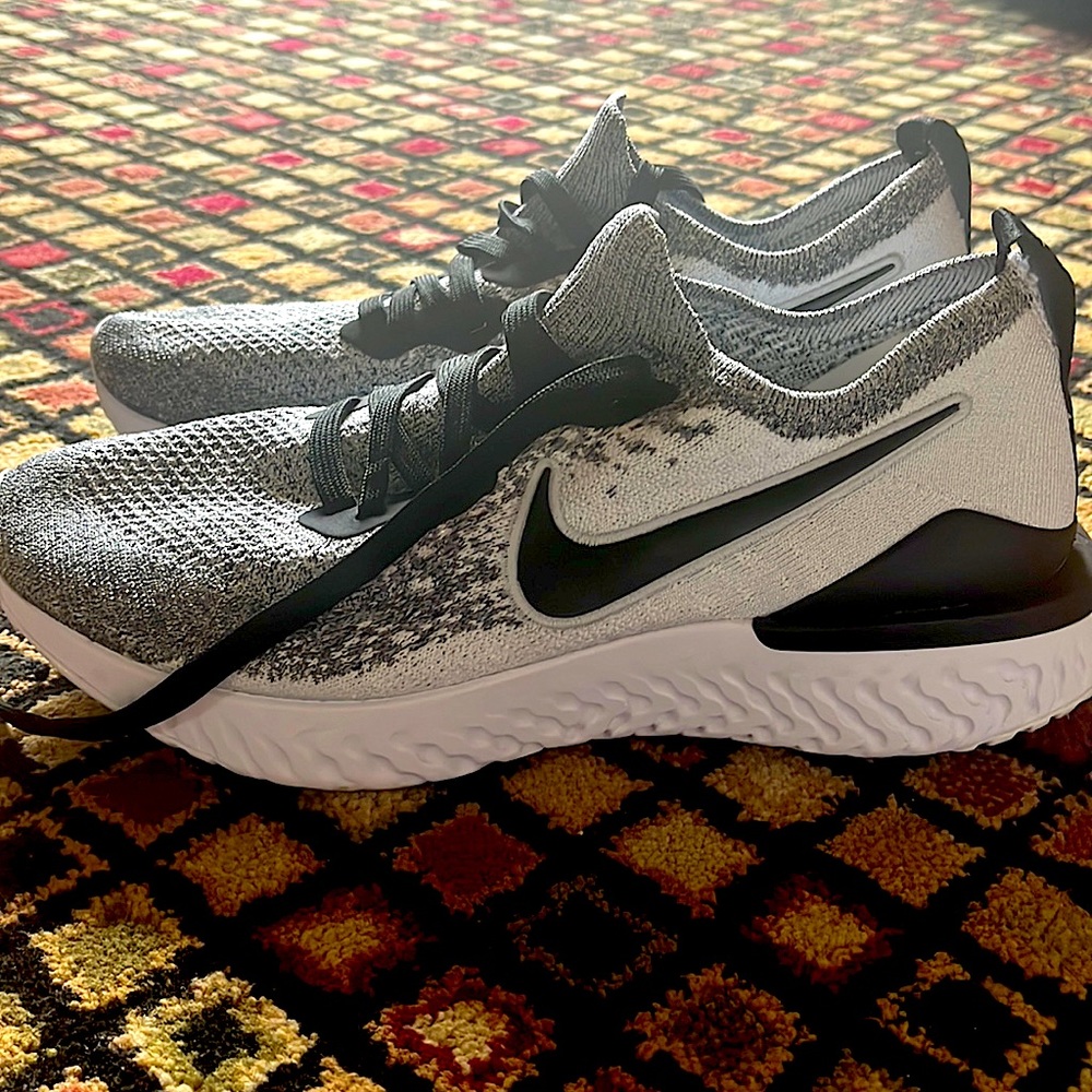 Nike Epic React FlyKnit 2